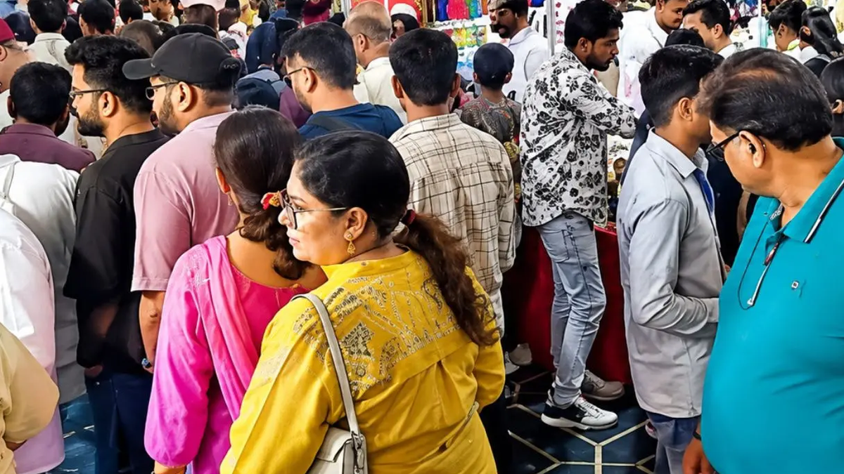रांची के मोरहाबादी मैदान में आयोजित जेसीआई एक्सपो उत्सव का नाइट मार्केट