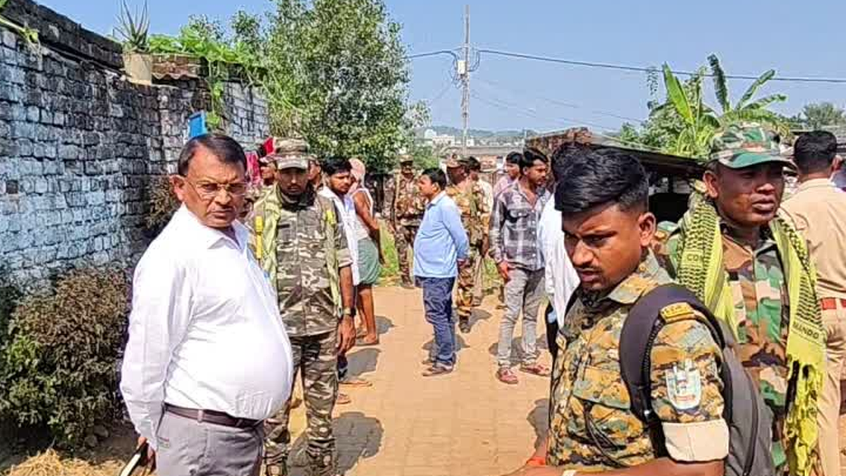 धनबाद के बारामुड़ी खटाल क्षेत्र में सरकारी जमीन की नापी से चिंतित स्थानीय परिवार