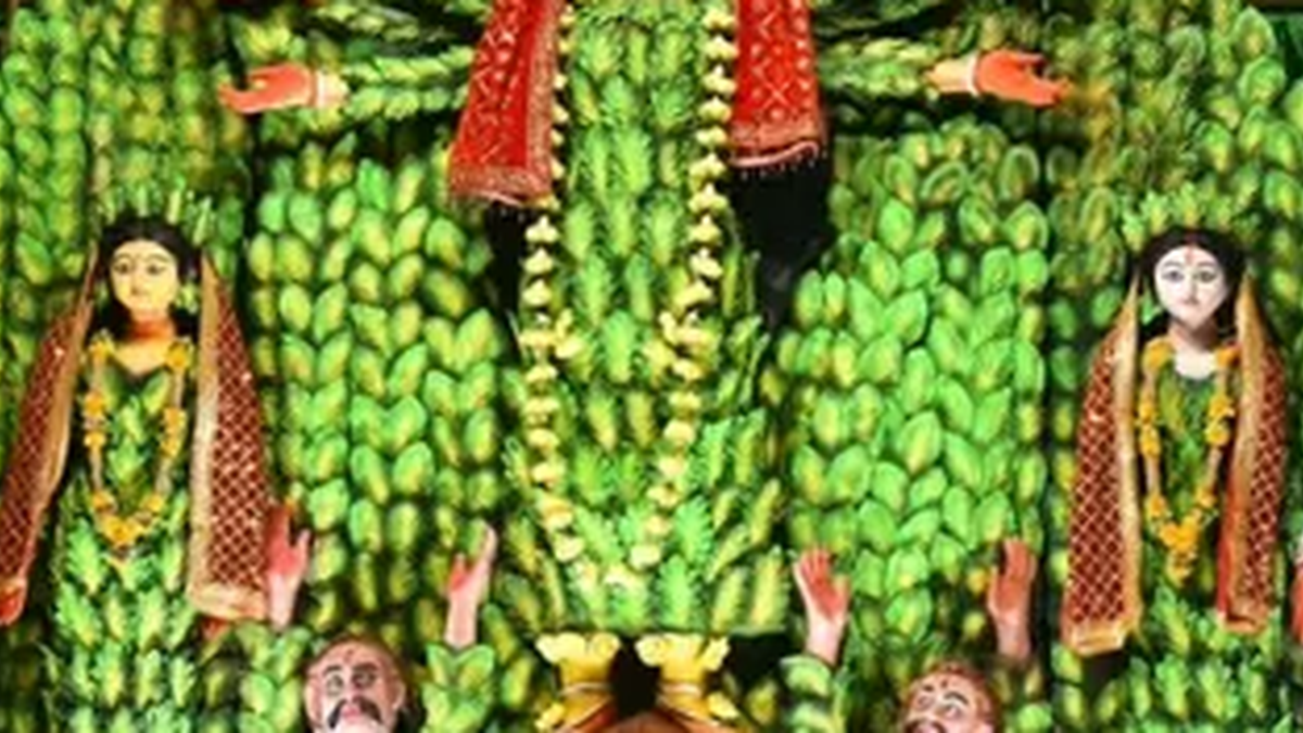 धनबाद में अलग-अलग थीम पर सजाया गया दुर्गा पूजा पंडाल