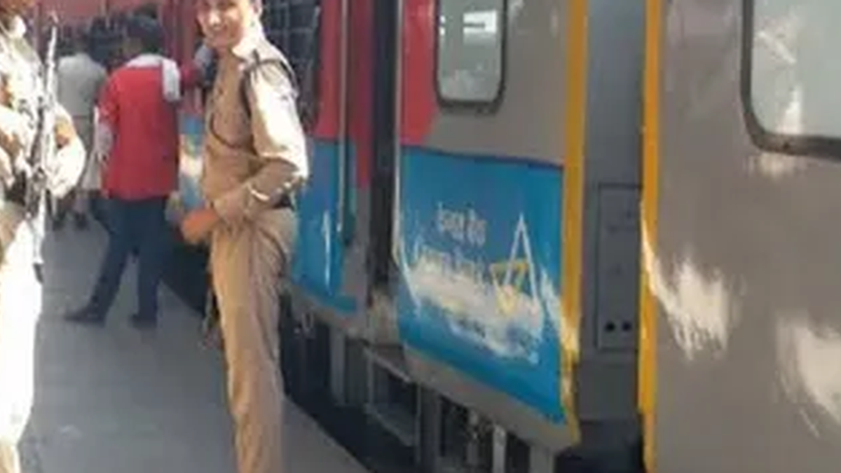 धनबाद होकर चलने वाली साप्ताहिक ट्रेन के मार्ग परिवर्तन की प्रतीकात्मक तस्वीर