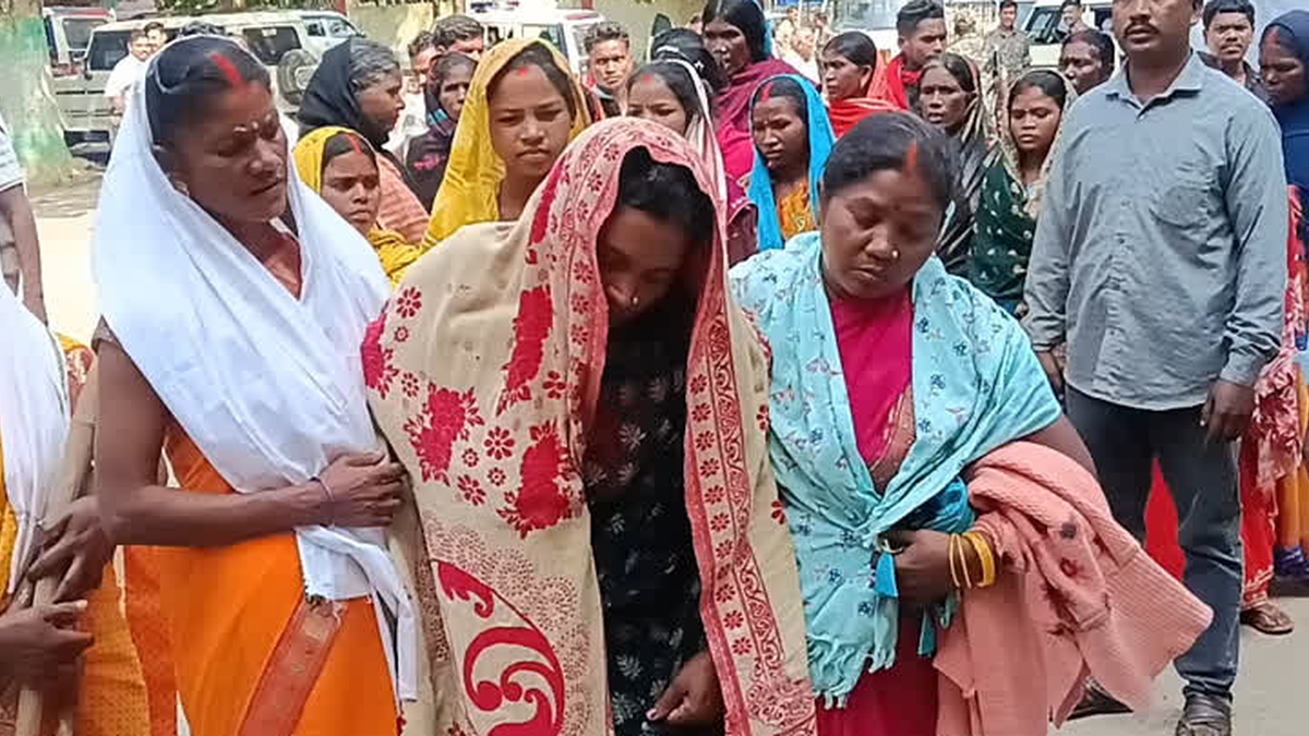 लातेहार में महिला के पुलिस पर लगाए गए मारपीट के आरोपों की जांच का प्रतिनिधि दृश्य