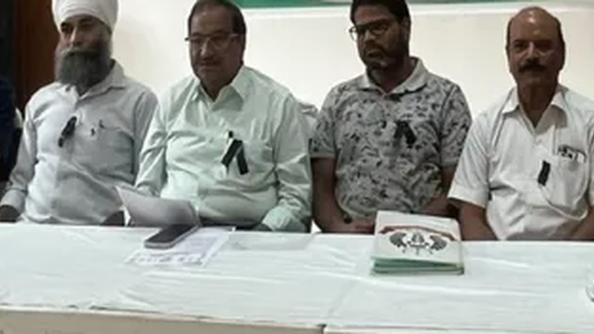 धनबाद क्लब में आंदोलन की घोषणा करते झारखंड के चिकित्सा संगठनों के प्रतिनिधि