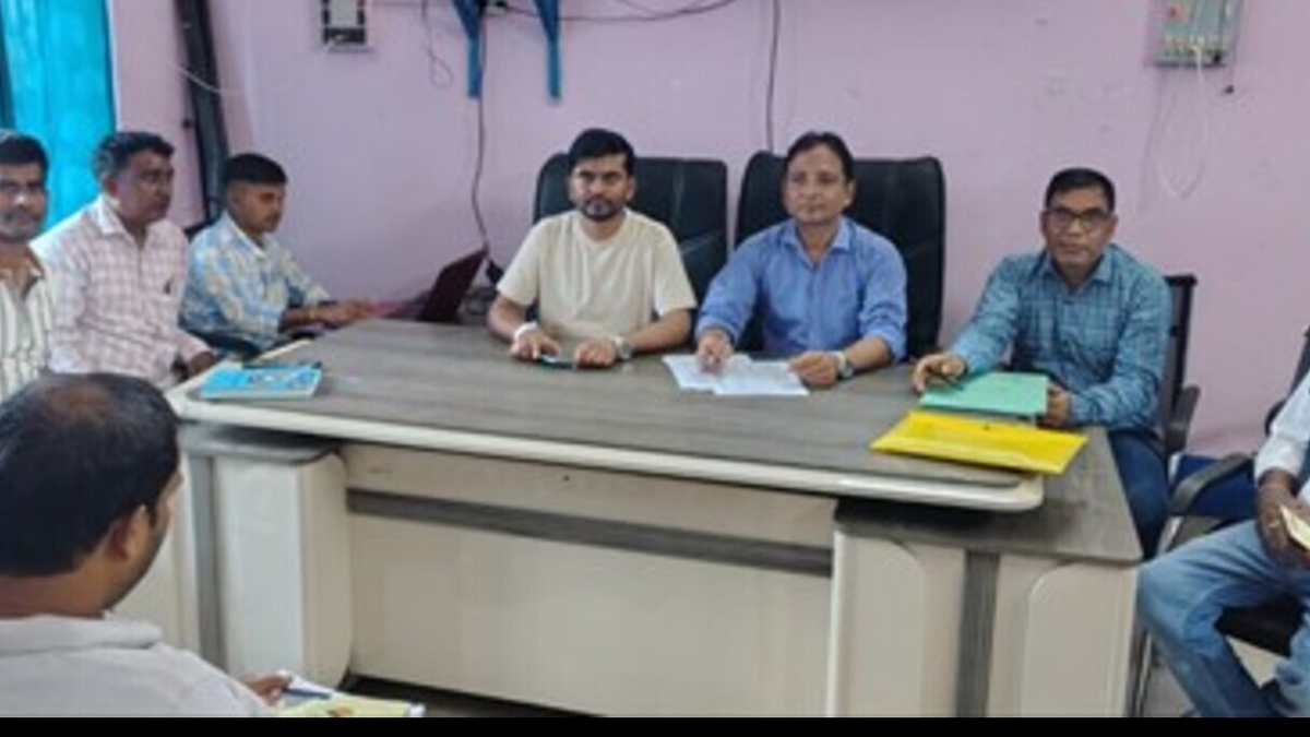 पाकुड़िया सामुदायिक स्वास्थ्य केंद्र में पल्स पोलियो अभियान की तैयारी बैठक